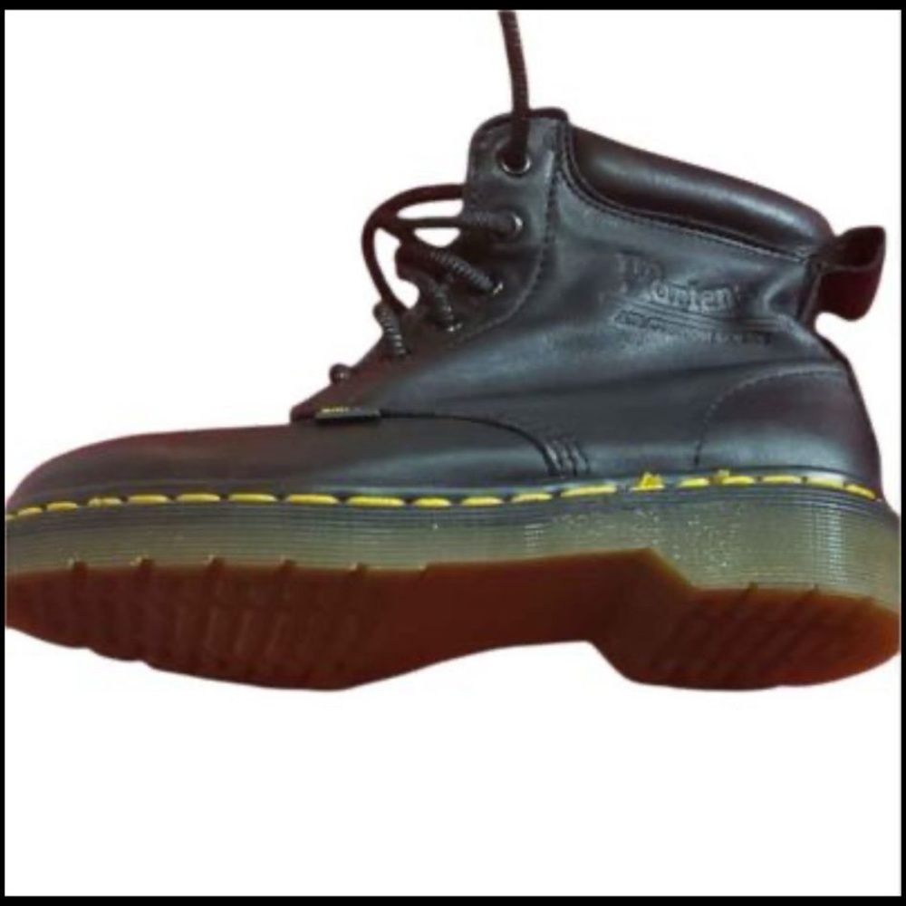 DR. MARTENS WOMEN’S Size 7